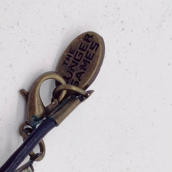 Lionsgate Lgf The Hunger Games Mockingjay Pendant Necklace On Black 9" Cord - Picture 7 of 7